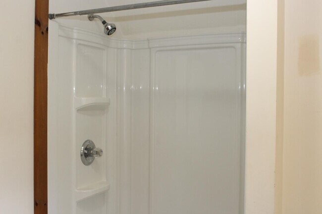 Building Photo - 331 Shore Dr