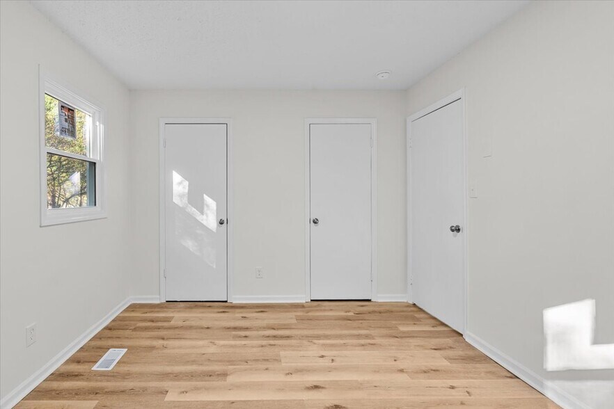 Building Photo - 718 Miles St