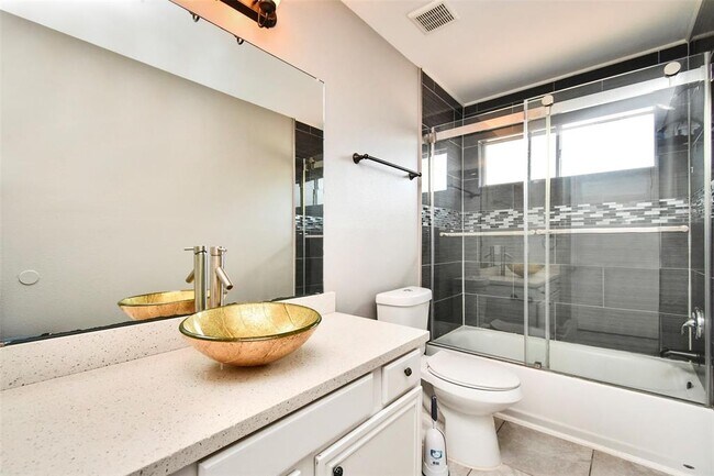 Building Photo - 1430 Acorn Ct