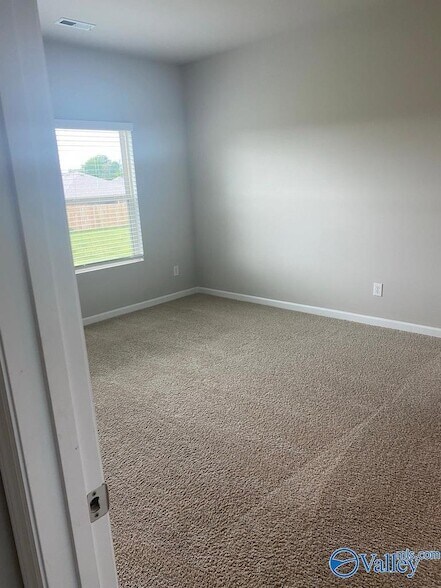 Building Photo - 121 Rolling Grn Dr