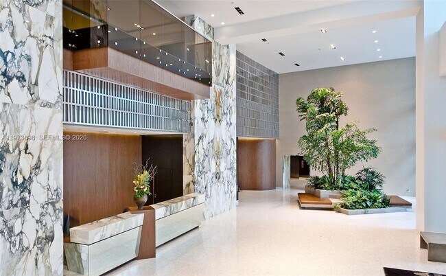 Building Photo - 2020 N Bayshore Dr