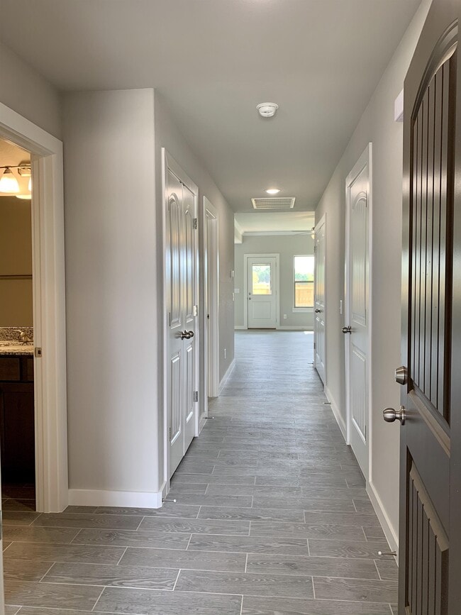 Building Photo - 442 Rama St