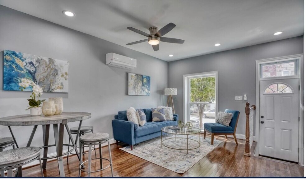 Living Room - 829 N Montford Ave
