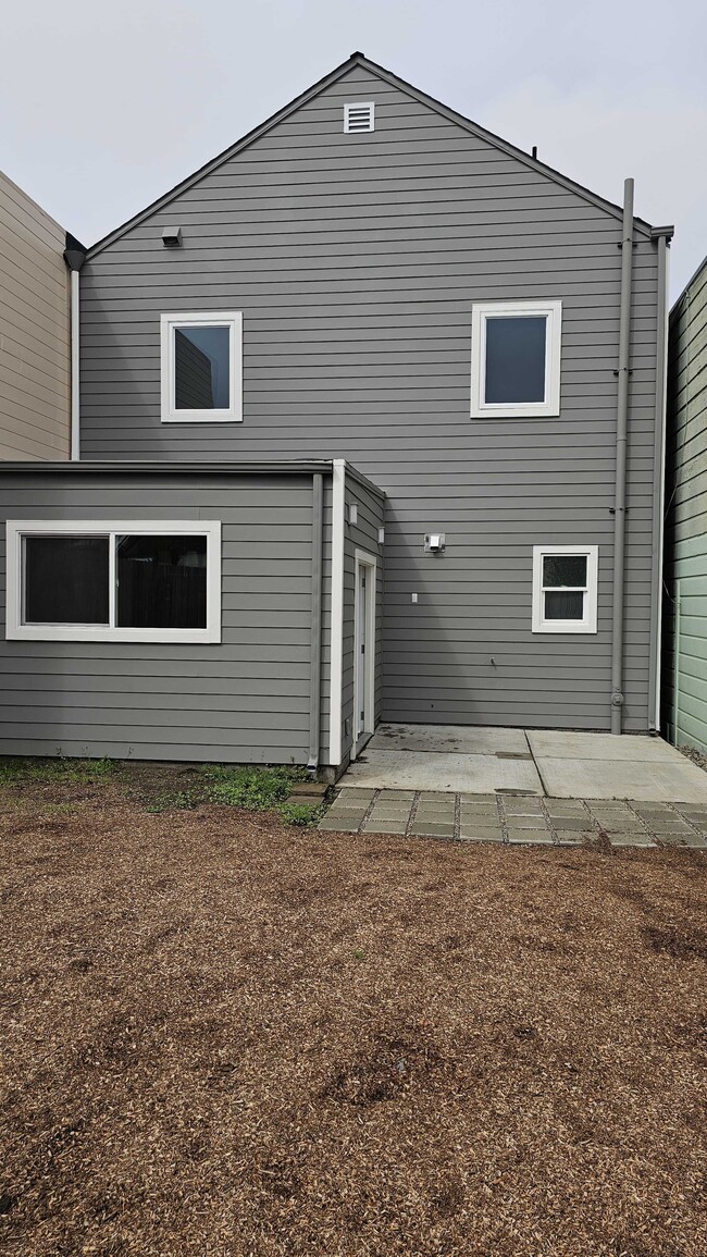Building Photo - 142 Brighton Ave