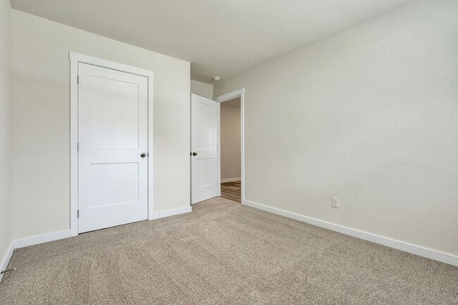 Building Photo - 627 Fox Den Cir