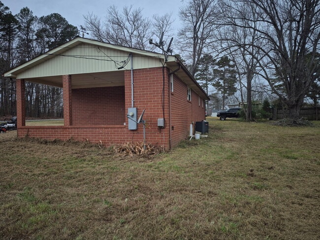 Building Photo - 255 Victoria St