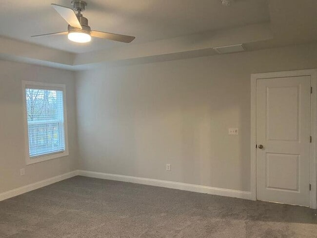 Building Photo - Beautiful Townhome with 3 bedrooms, three ...
