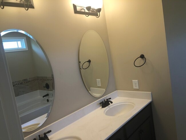 Building Photo - 1148 Yellowwood Dr