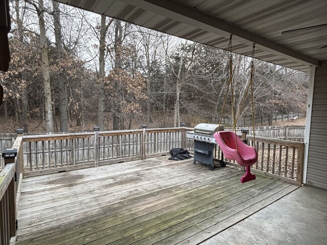 Building Photo - Gorgeous 3 Bedroom 2 Bathroom House!