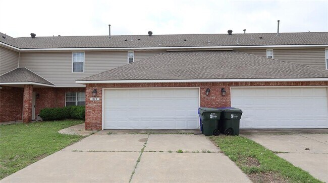 Building Photo - 847 Rambling Oaks Dr