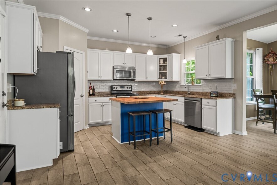 Building Photo - 300 Kilt Dr