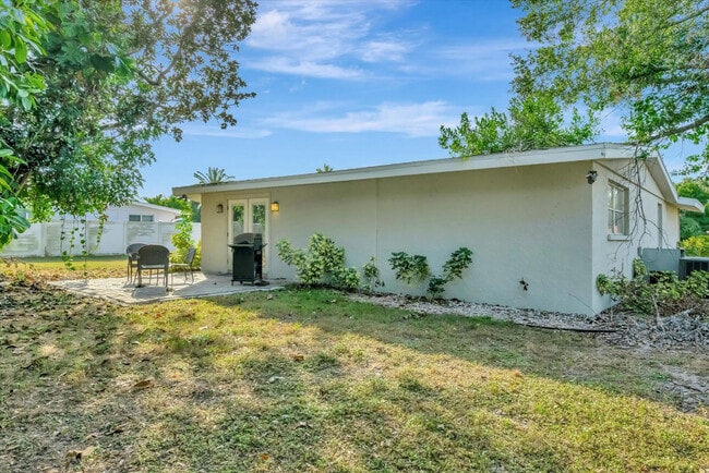 Building Photo - 2529 Croton Ave