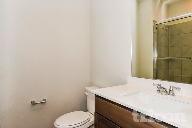 Building Photo - 2589 Dulaney Dr