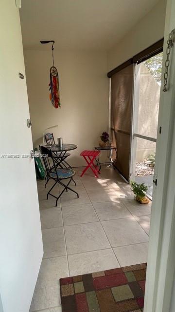 Building Photo - 100 Lakeview Dr