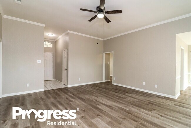 Building Photo - 527 W Crossland Blvd