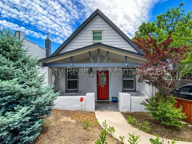 Primary Photo - 3950 Kalamath St