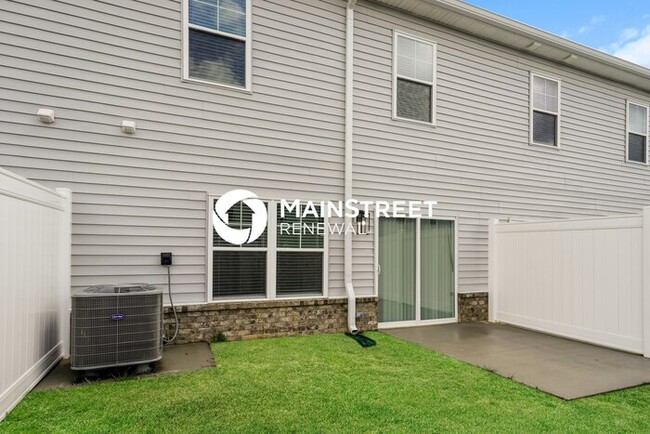 Building Photo - 2050 N Sarah Dr
