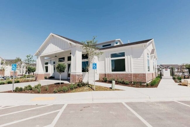 Building Photo - Beautiful Top Level Condo w 1 car garage