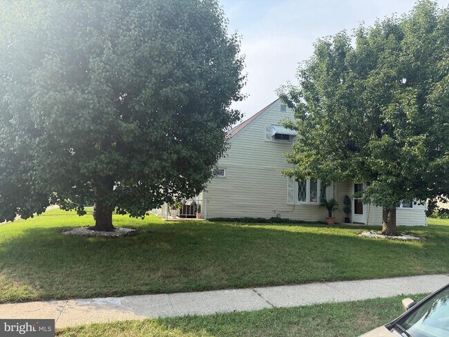 Building Photo - 801 Apache Ln