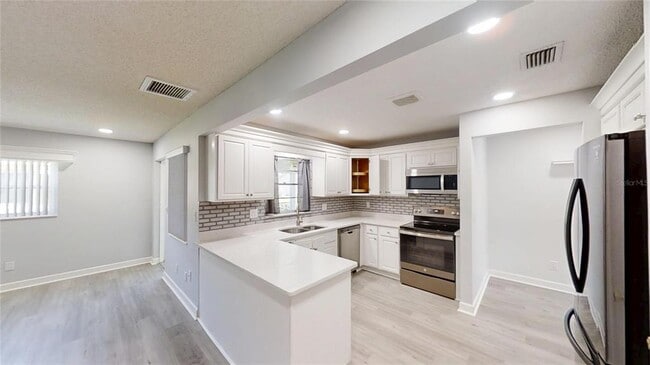 Building Photo - 8883 SW 94 Ln