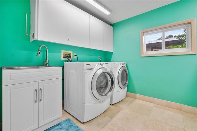 Building Photo - 2484 SE 12th St