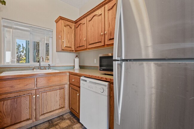 Building Photo - Charming 2 Bedroom ADU with Stunning Smith...