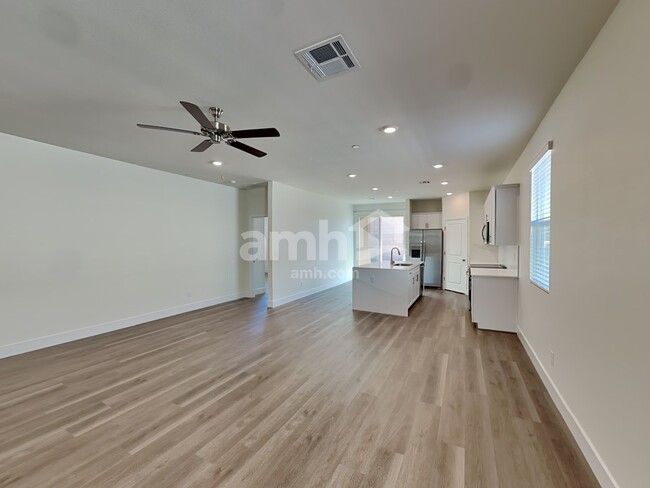 Building Photo - 557 Silverbell Fls Pl