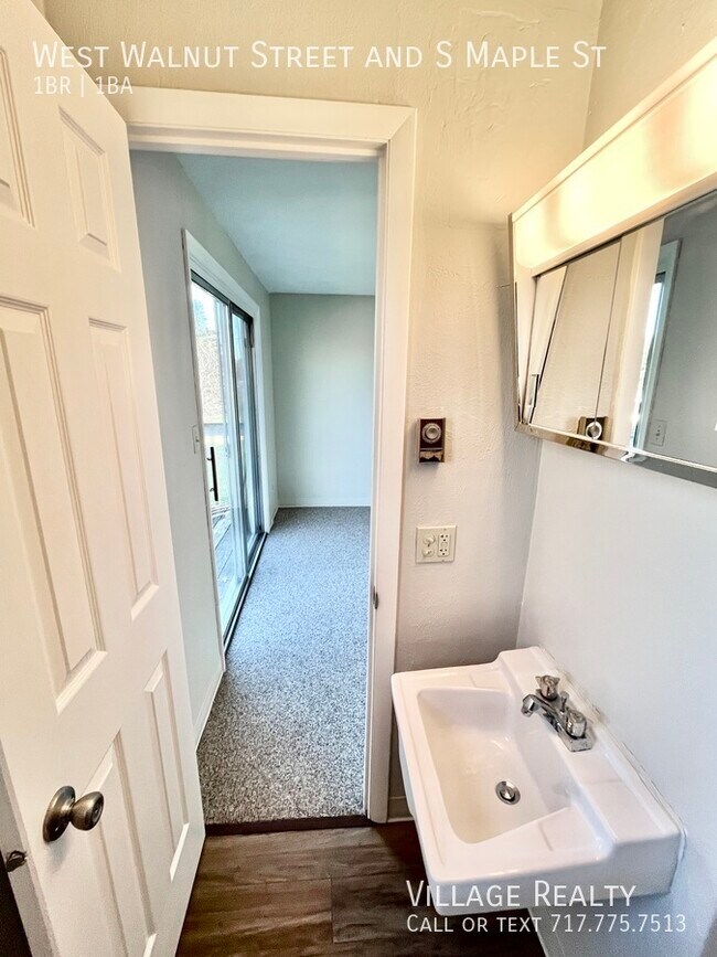 Building Photo - 86 W Walnut St