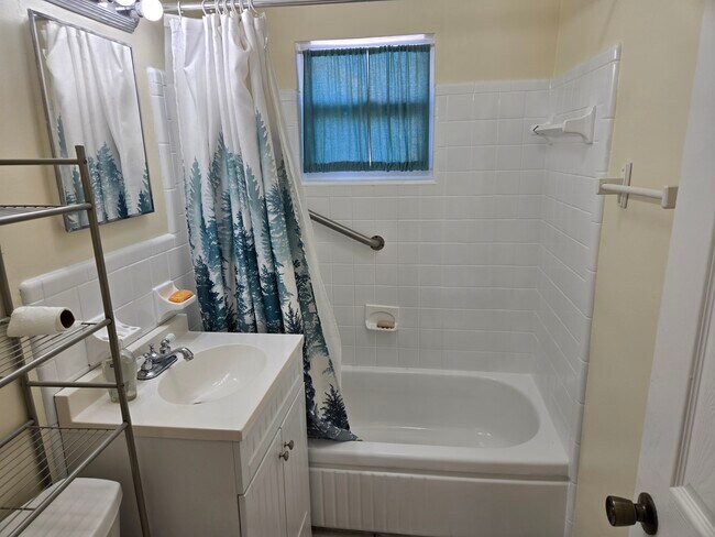 Building Photo - 719 W Palmetto St