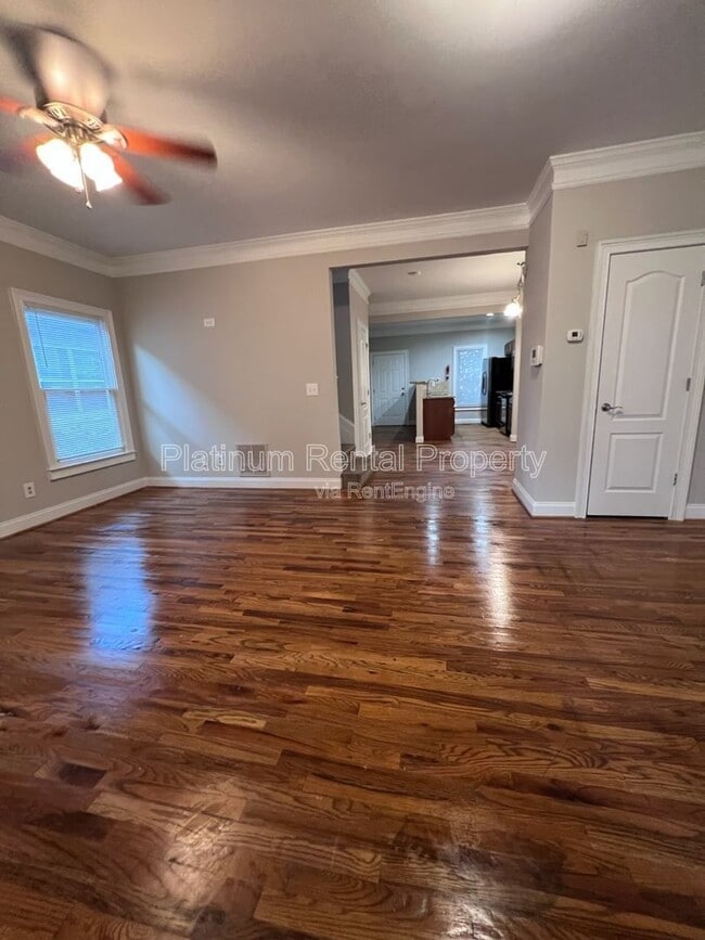 Building Photo - 750 Terry St SE