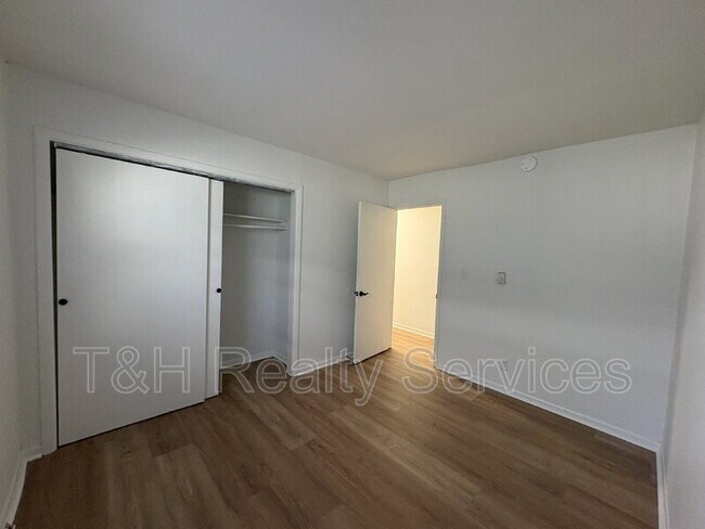 Building Photo - 1261 W 32nd St