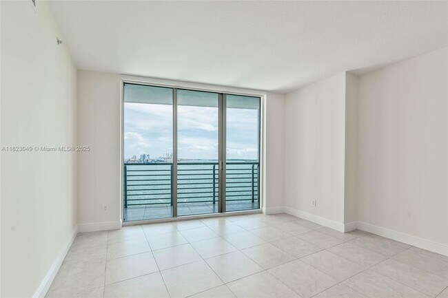 Building Photo - 325 Biscayne Blvd