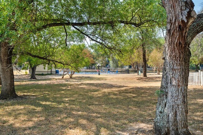 Building Photo - 1806 River Crossing Cir