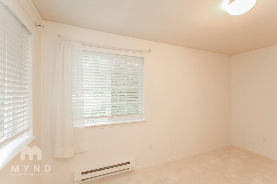 Building Photo - 10909 Avondale Rd NE