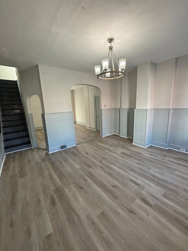 Building Photo - Newly Renovated 4 Bedroom, 2 Full Bath in ...