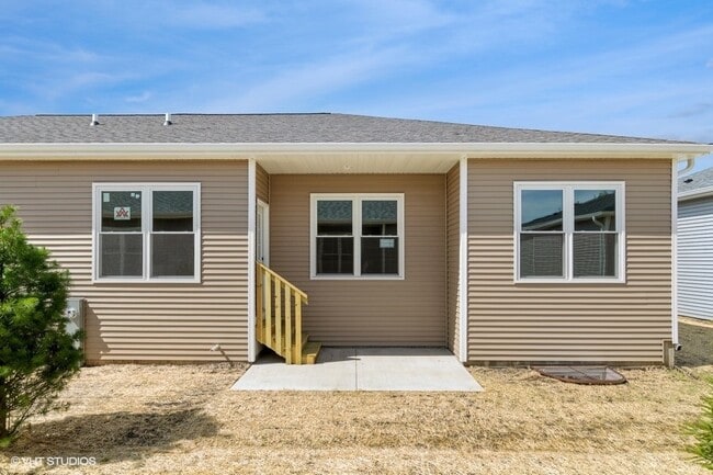 Building Photo - 725 Quail Ln