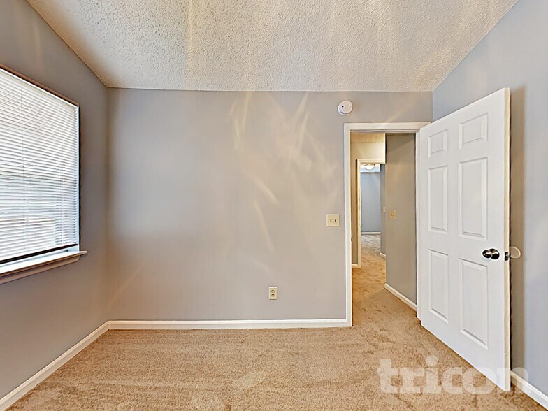 Building Photo - 225 Salusbury Ln