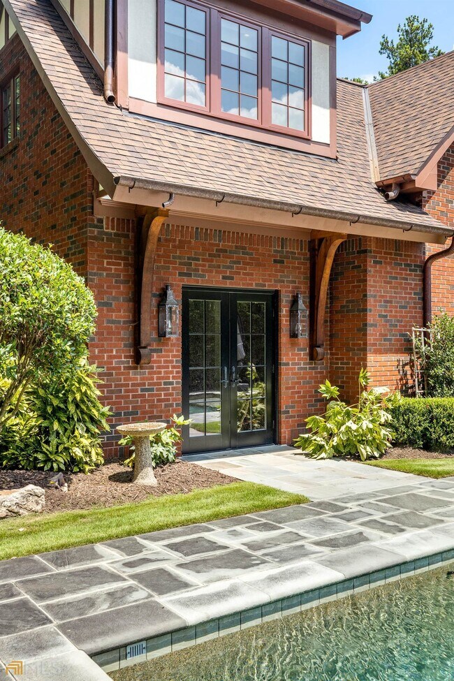 Building Photo - 3312 W Shadowlawn Ave NE