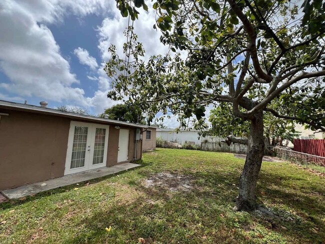 Building Photo - 3701 SW 58th Terrace