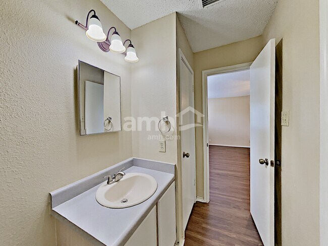 Building Photo - 8131 Cheryl Meadow Dr