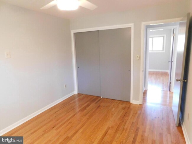 Building Photo - 1242 S Governors Ave
