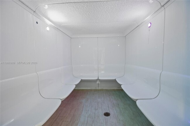 Building Photo - 1800 N Bayshore Dr