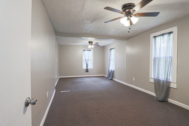 Building Photo - 3340 Forest Lawn Ave