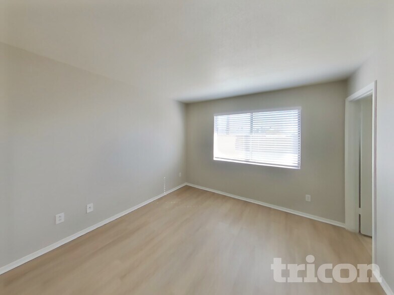 Building Photo - 7331 W Mountain View Rd