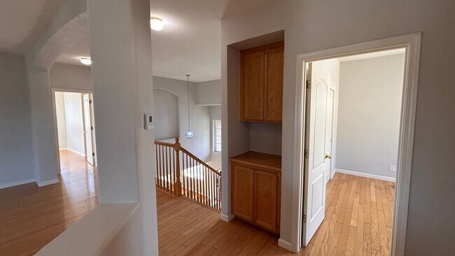 Building Photo - Just listed