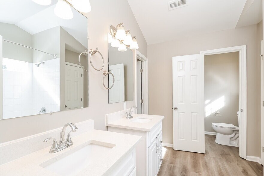 Building Photo - 112 Old Willow Rd