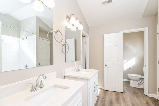 Building Photo - 112 Old Willow Rd