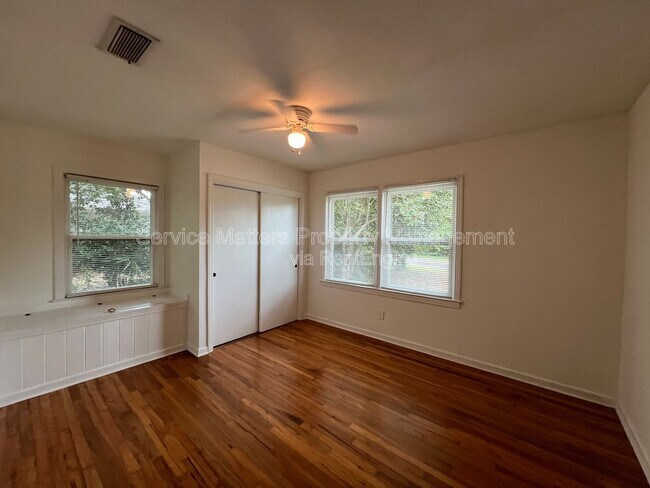 Building Photo - 3543 Bayou Blvd