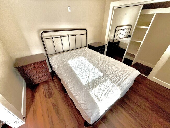 Building Photo - 2929 Grant Ave