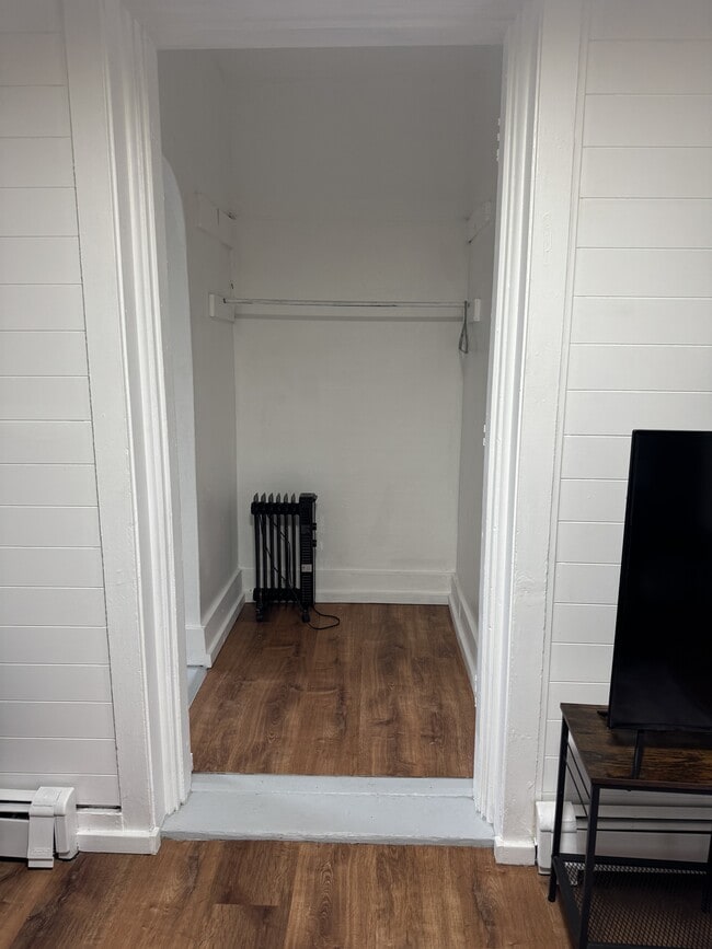 Building Photo - 1015 Pine Ave